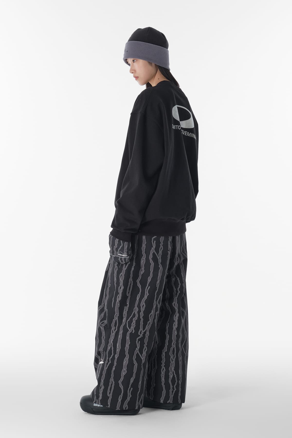 [INVITED] CIRCLE LOGO SWEATSHIRT BLACK