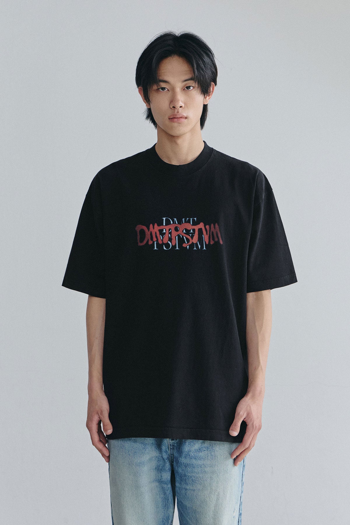VERT CRT TYPE DMT SSV GD 6.5OZ TEE BLACK (Available on 26.05.07)