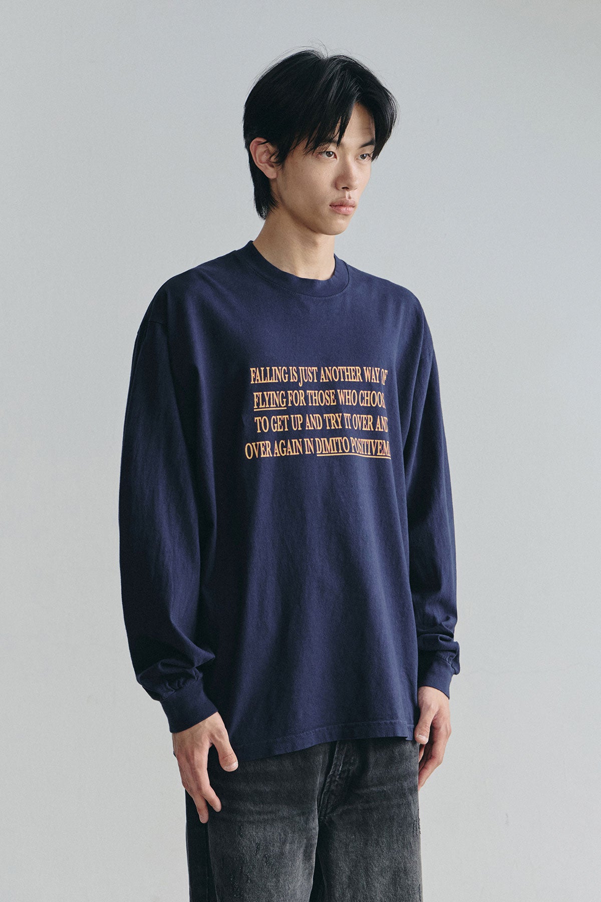 VERT DMT FLOW LSV GD 6.5OZ TEE NAVY (Available on 26.05.07)