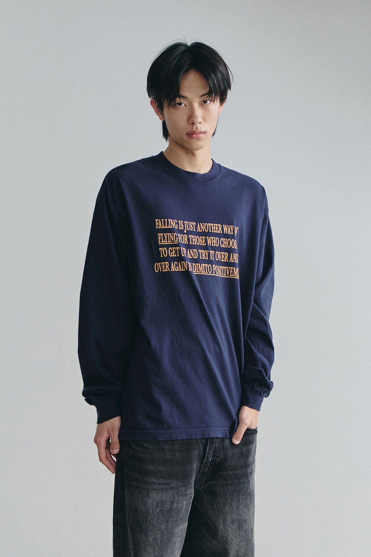 VERT DMT FLOW LSV GD 6.5OZ TEE NAVY (Available on 26.05.07)