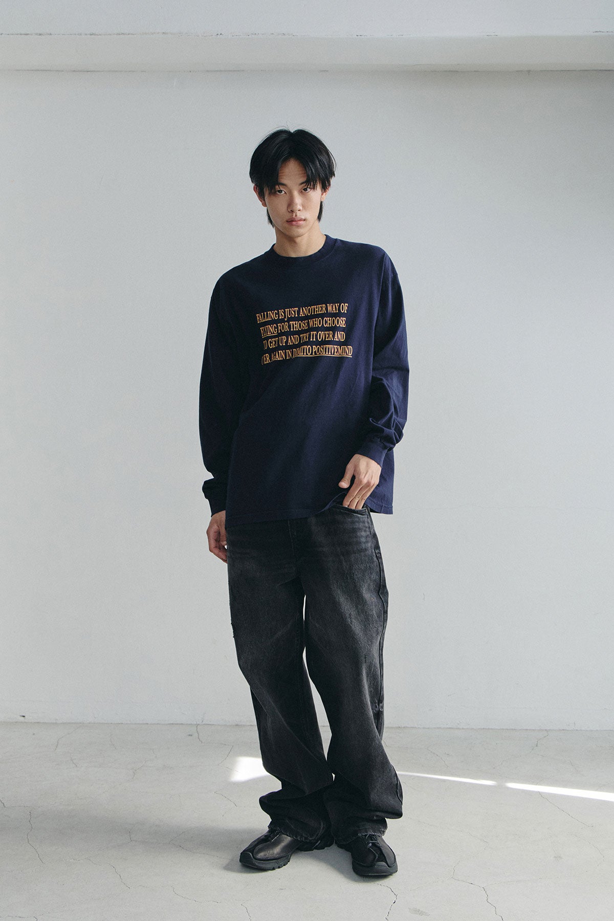 VERT DMT FLOW LSV GD 6.5OZ TEE NAVY (Available on 26.05.07)