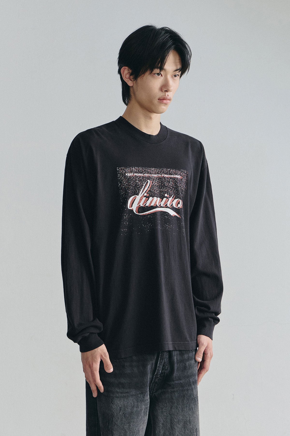 VERT DMT VINTAGE SCRIPT LSV GD 6.5OZ TEE BLACK (Available on 26.05.07)