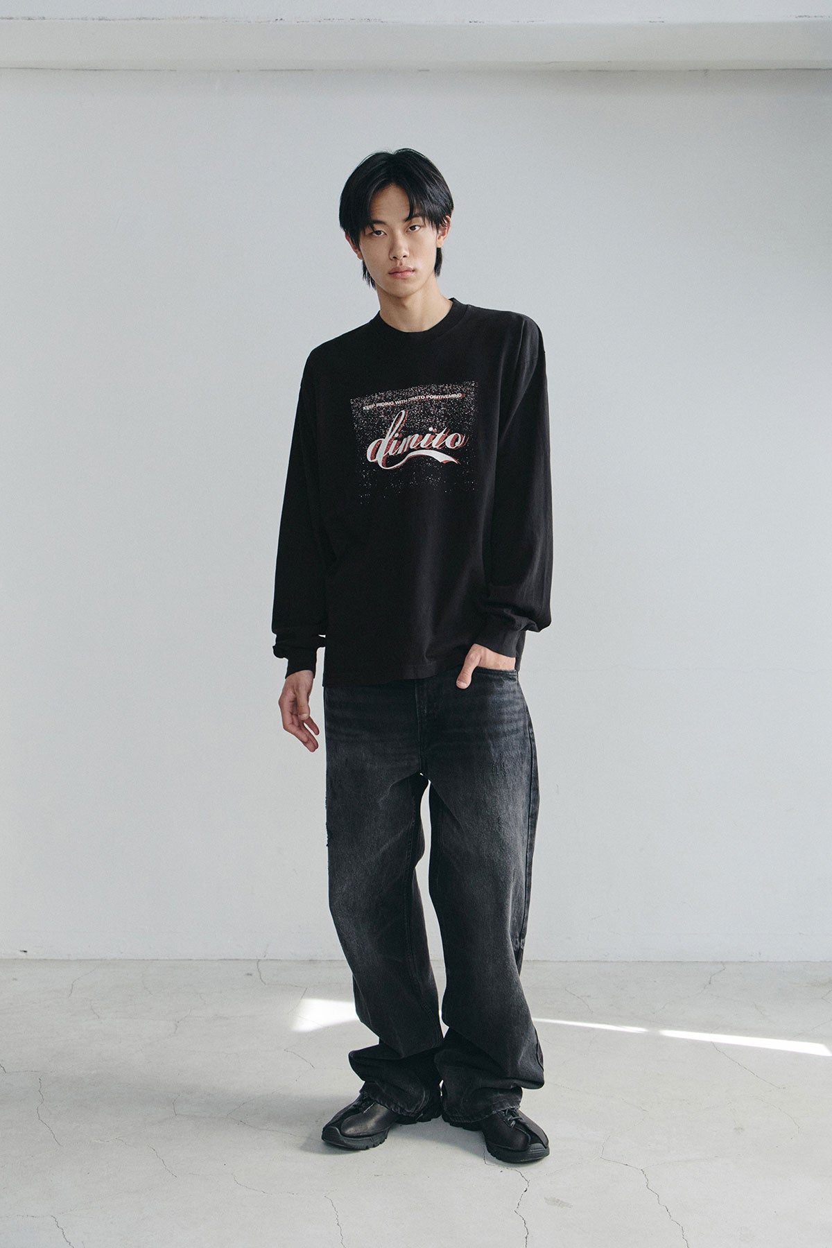 VERT DMT VINTAGE SCRIPT LSV GD 6.5OZ TEE BLACK (Available on 26.05.07)