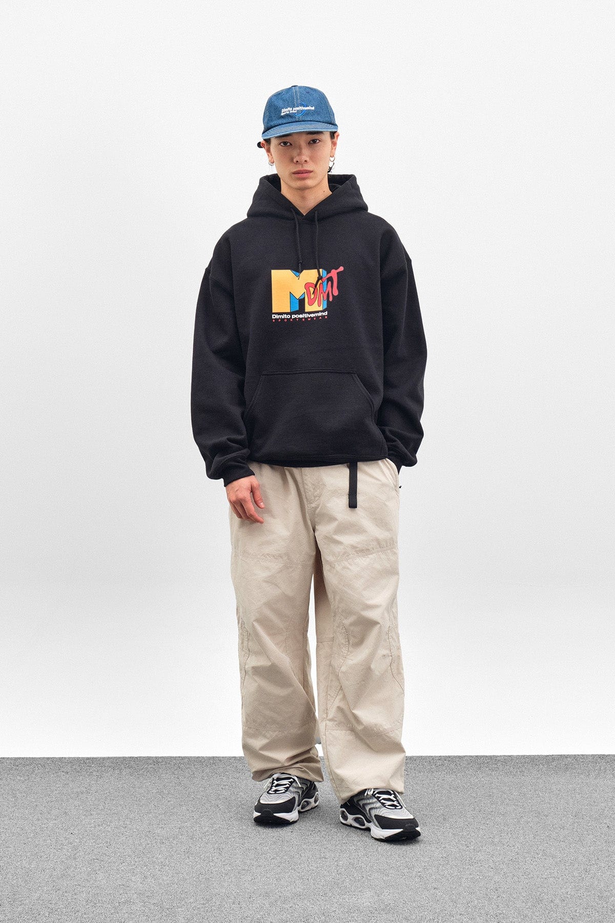 [INVITED] DMTV HOODIE BLACK