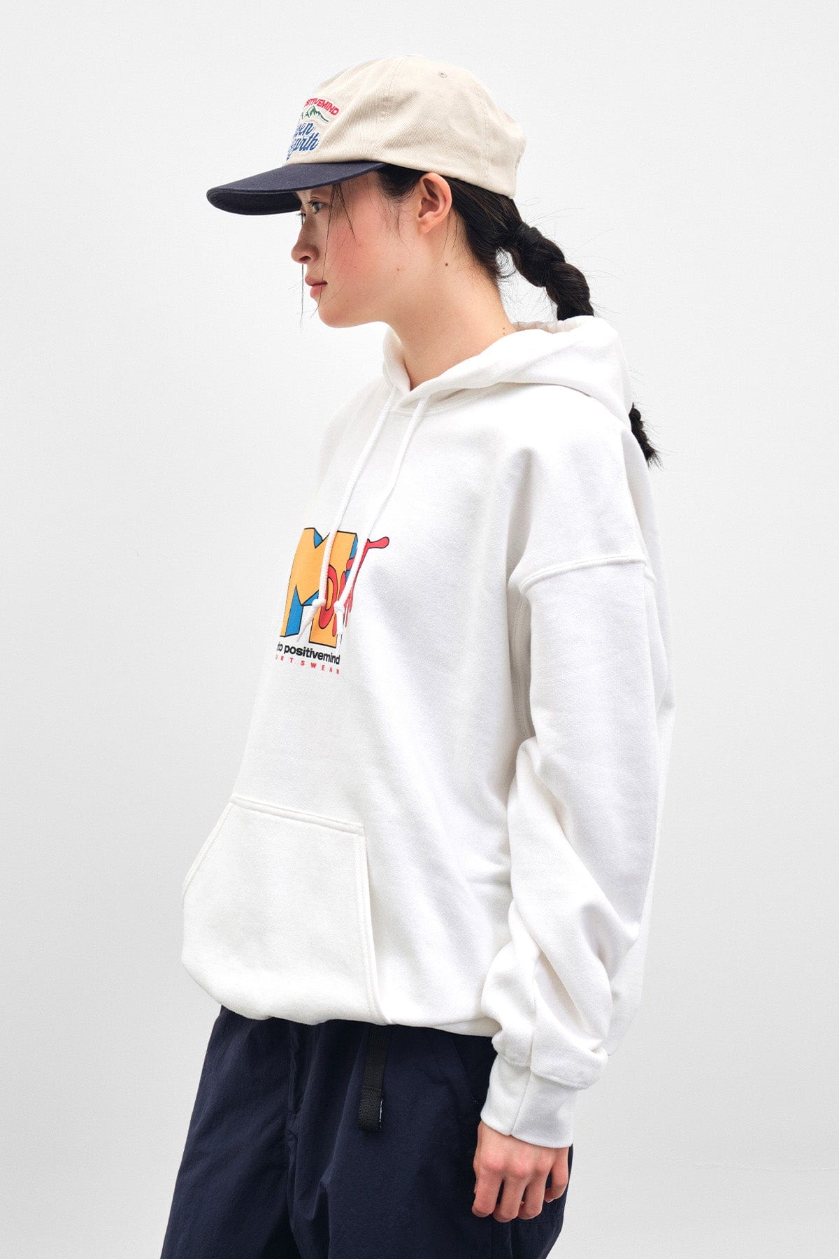 [INVITED] DMTV HOODIE WHITE