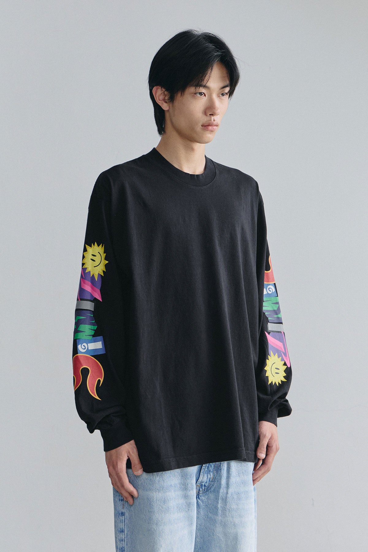 VERT GRAPHIC COMBO LSV GD 6.5OZ TEE BLACK (Available on 26.05.07)