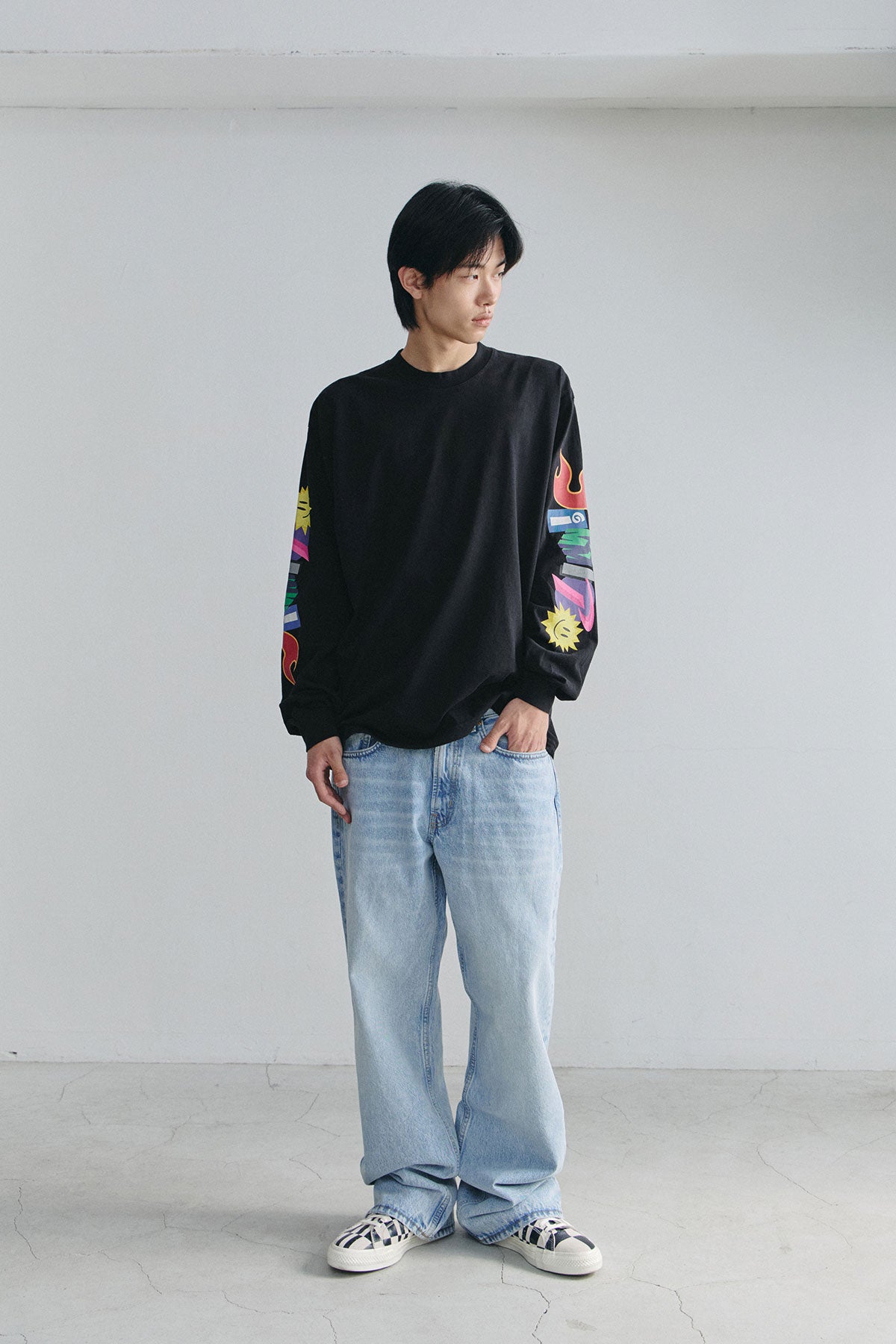 VERT GRAPHIC COMBO LSV GD 6.5OZ TEE BLACK (Available on 26.05.07)