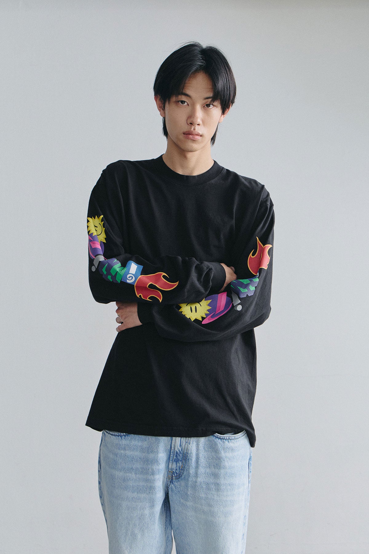 VERT GRAPHIC COMBO LSV GD 6.5OZ TEE BLACK (Available on 26.05.07)