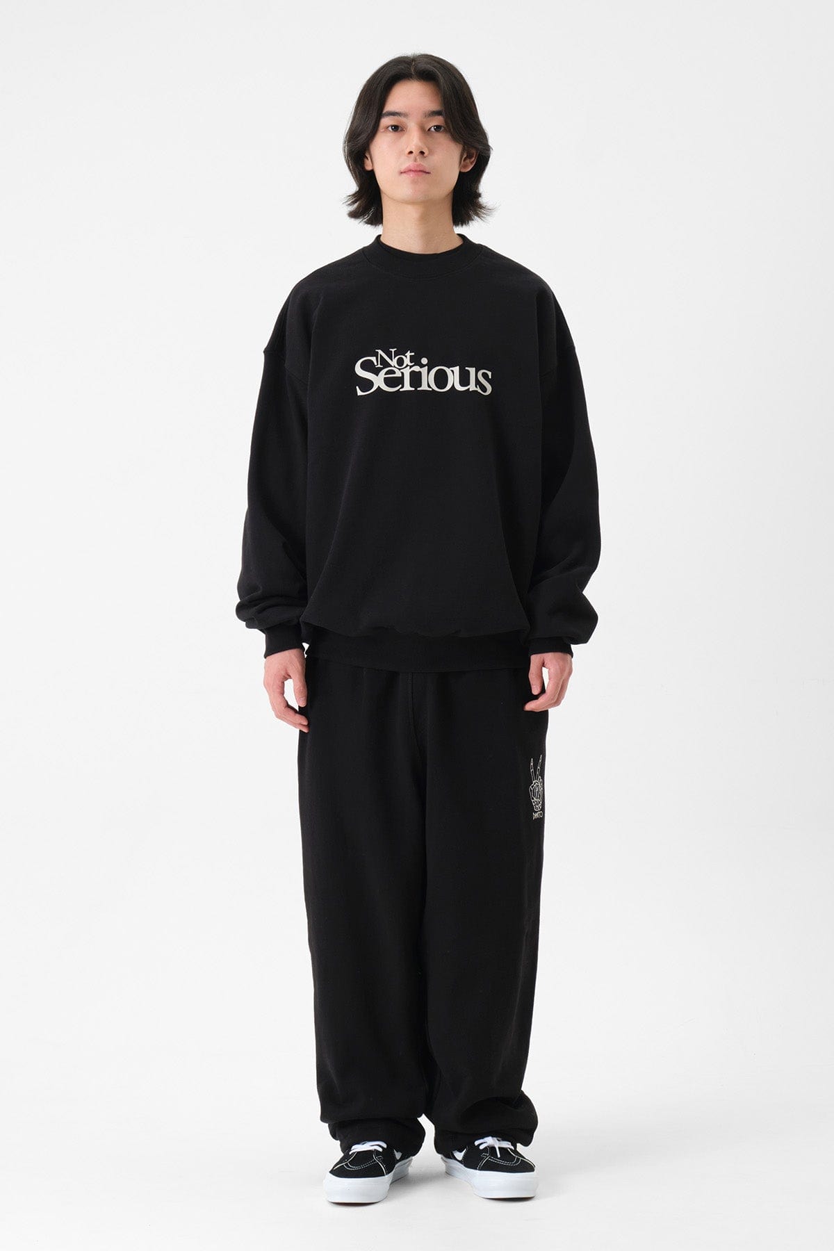[INVITED] NS SWEATSHIRT BLACK