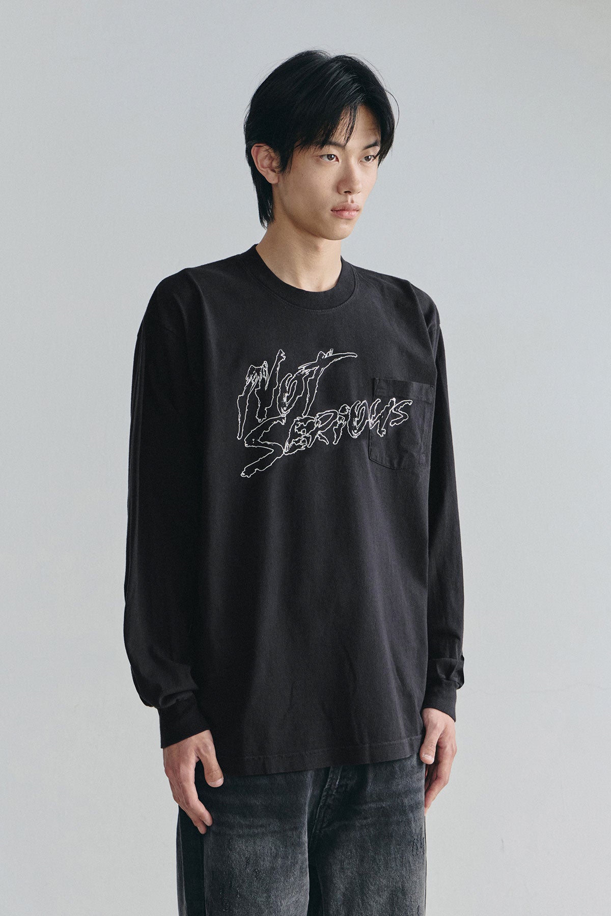 VERT NSS RUDE POCKET LSV GD 6.5OZ TEE BLACK (Available on 26.05.07)