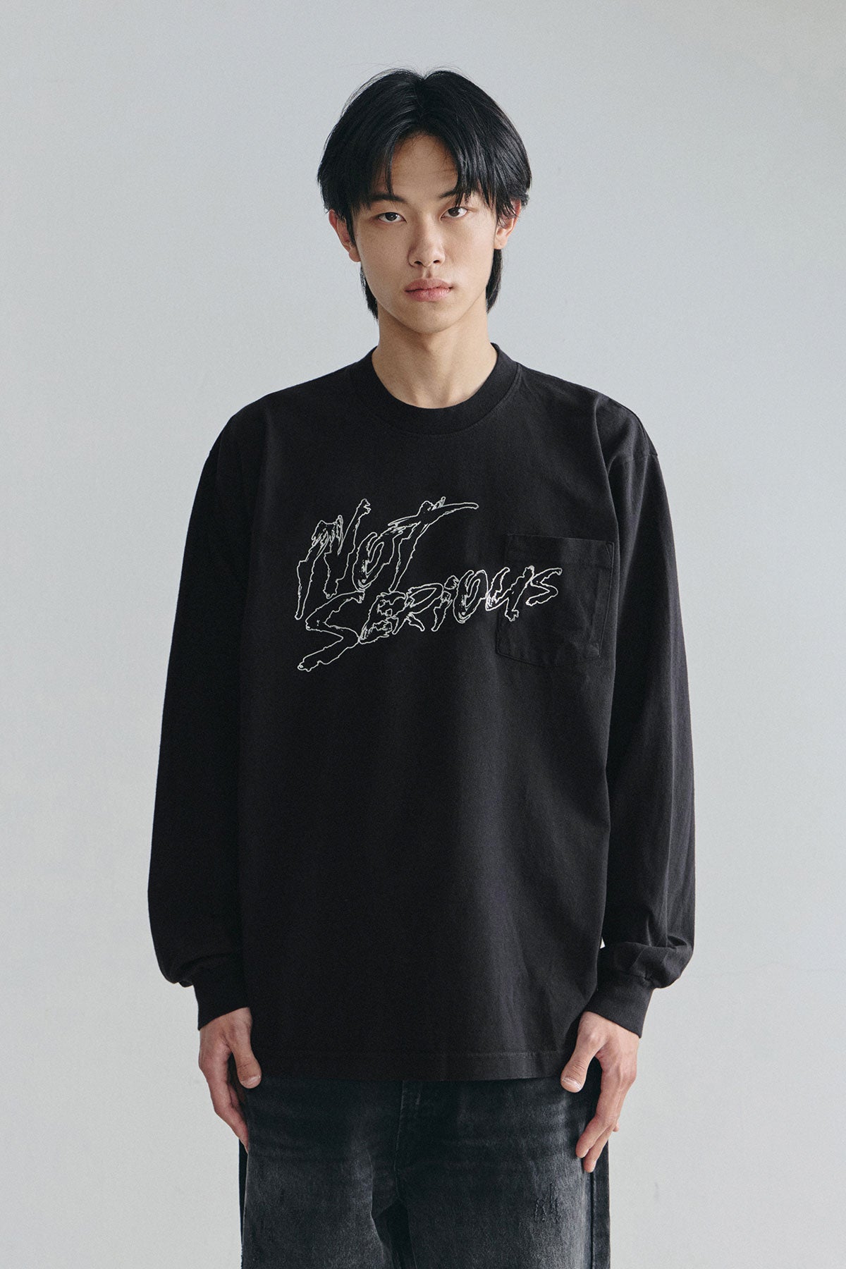 VERT NSS RUDE POCKET LSV GD 6.5OZ TEE BLACK (Available on 26.05.07)