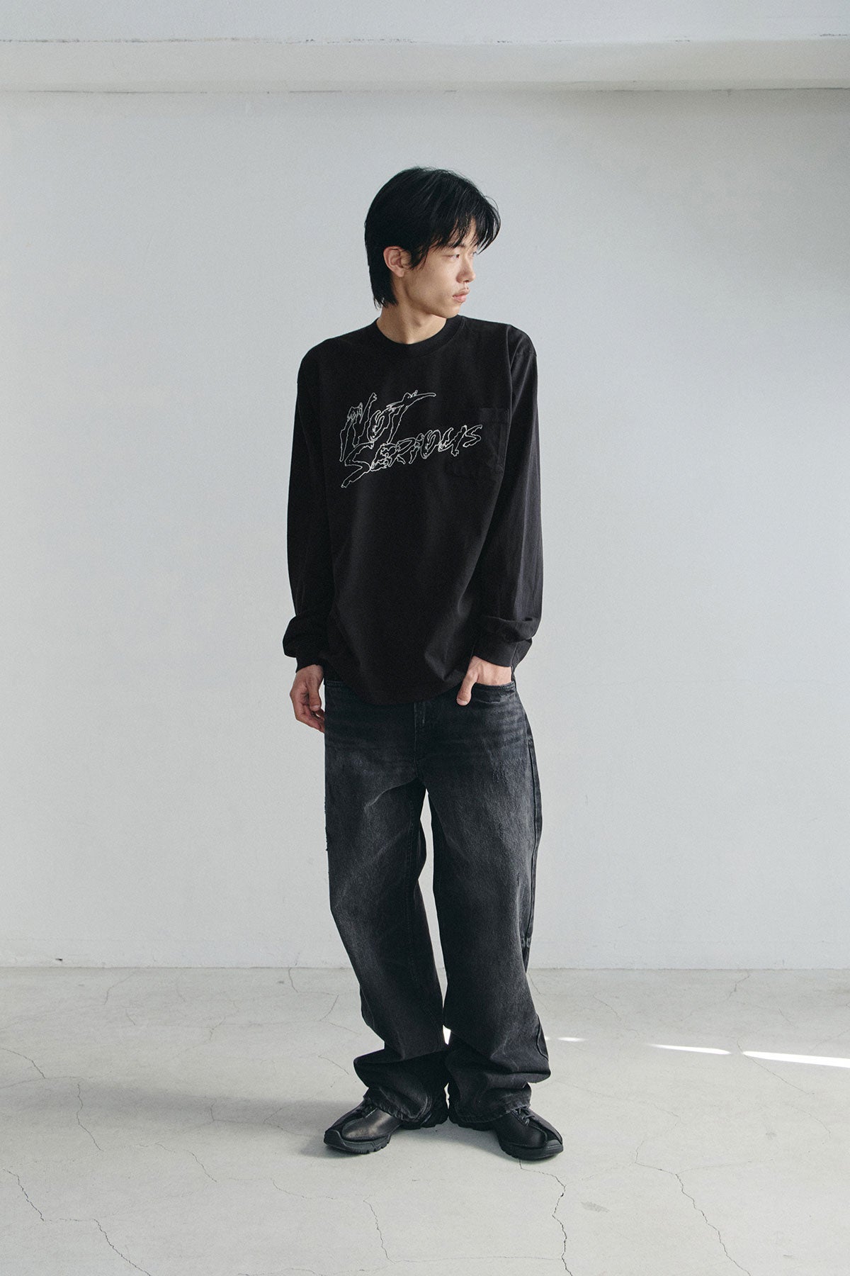 VERT NSS RUDE POCKET LSV GD 6.5OZ TEE BLACK (Available on 26.05.07)