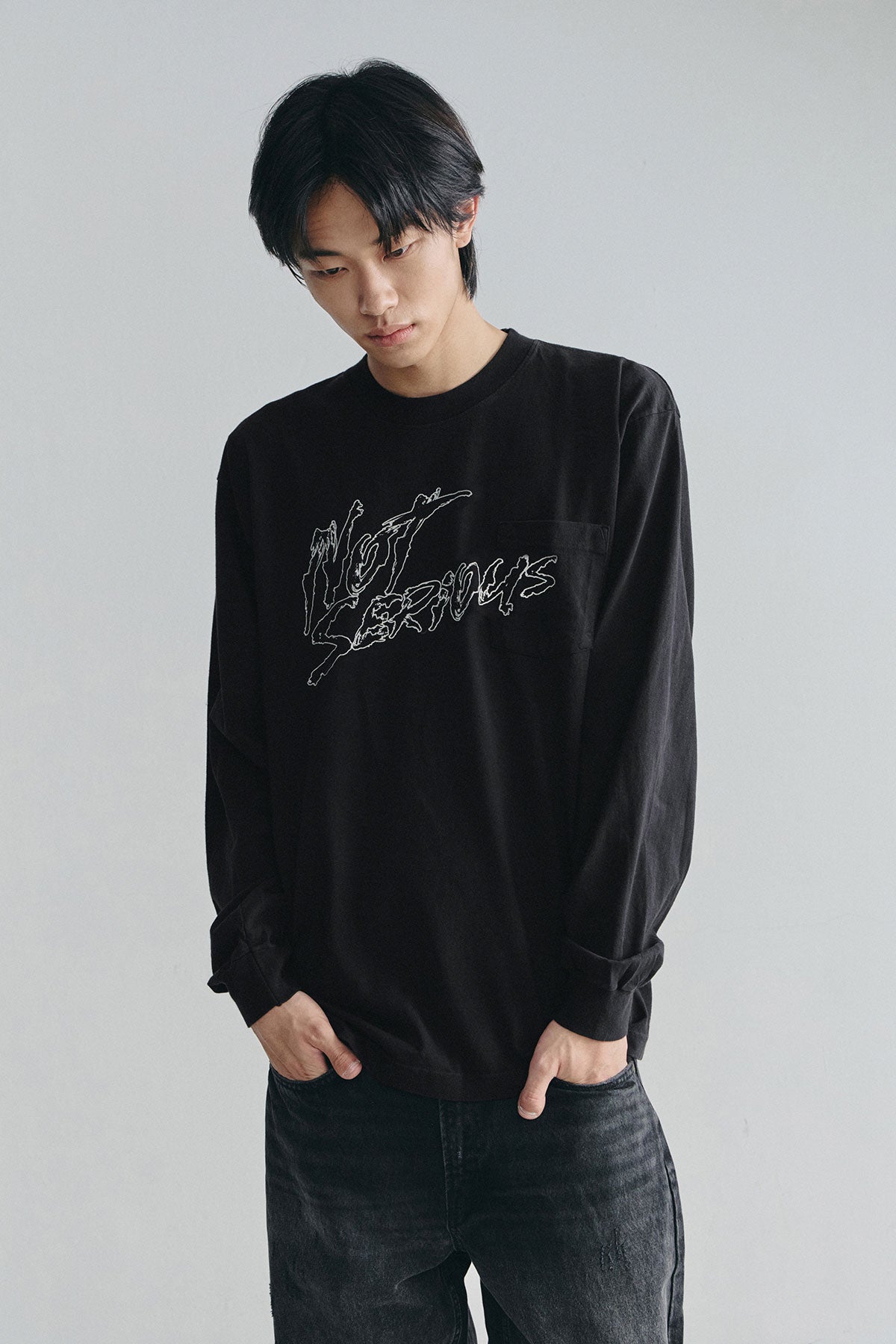 VERT NSS RUDE POCKET LSV GD 6.5OZ TEE BLACK (Available on 26.05.07)