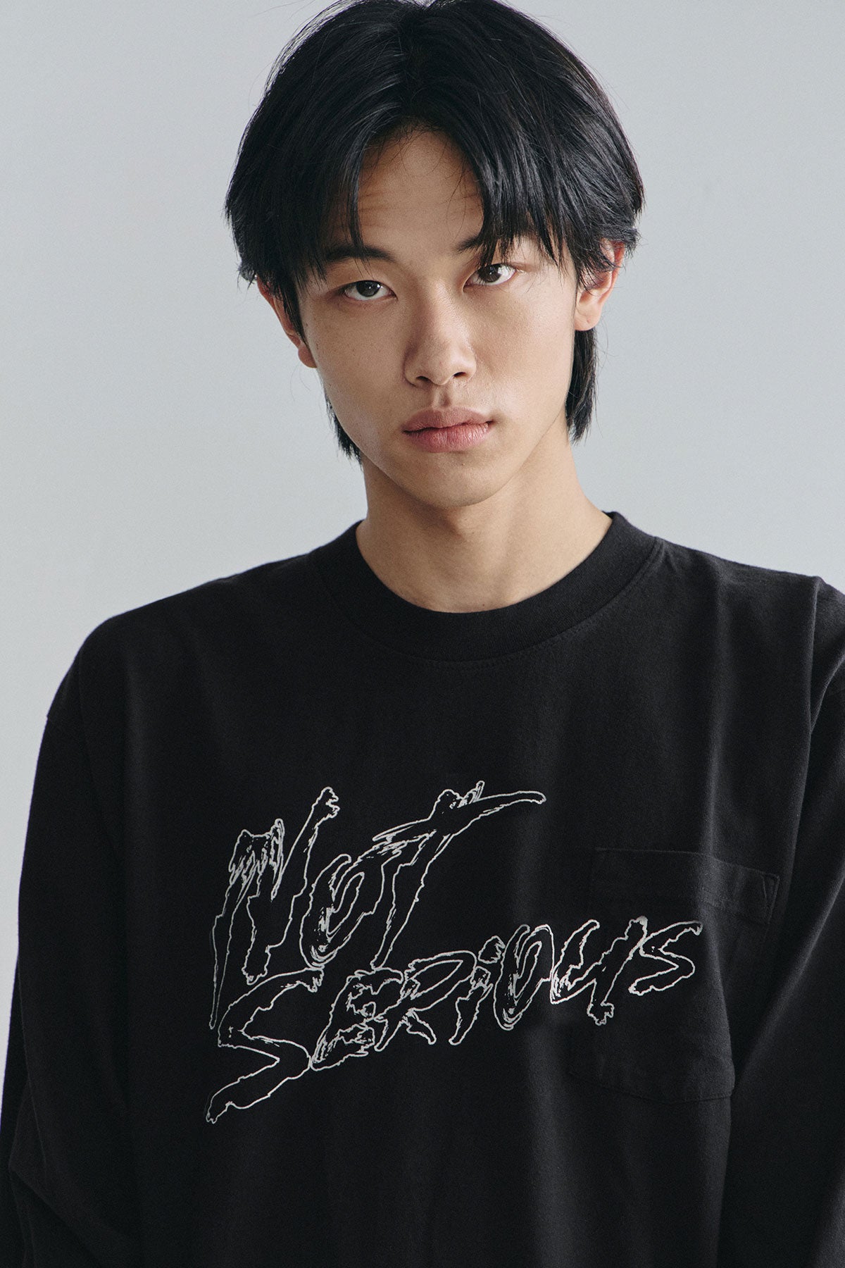 VERT NSS RUDE POCKET LSV GD 6.5OZ TEE BLACK (Available on 26.05.07)