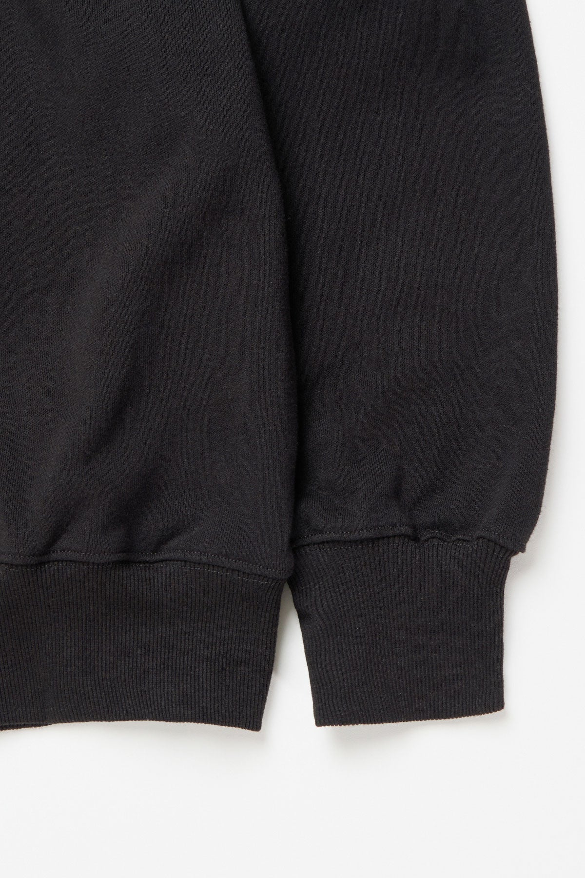 [INVITED] NSS SWEATSHIRT BLACK