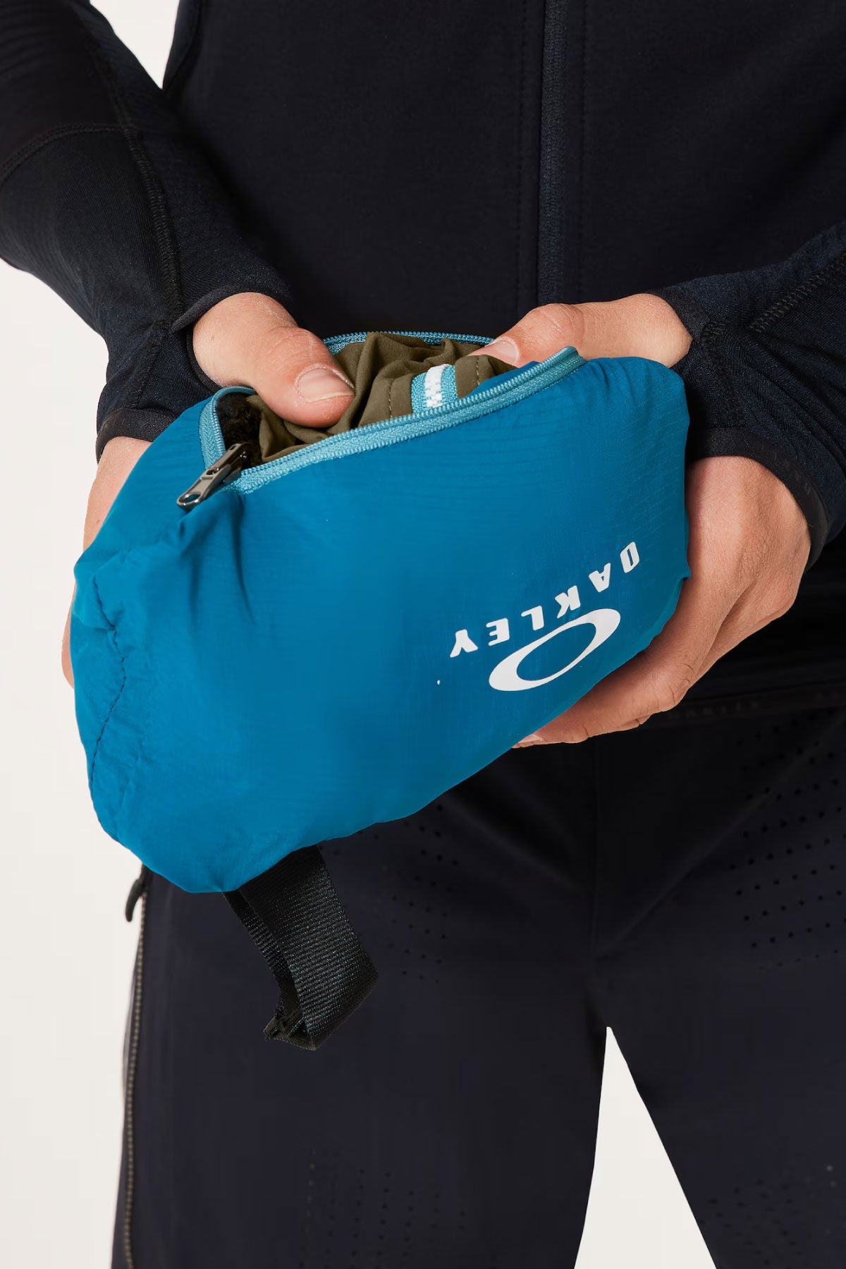 [INVITED] [OAKLEY] ELEMENTS ALPHA VEST ARMY GREEN/NEW BALSAM
