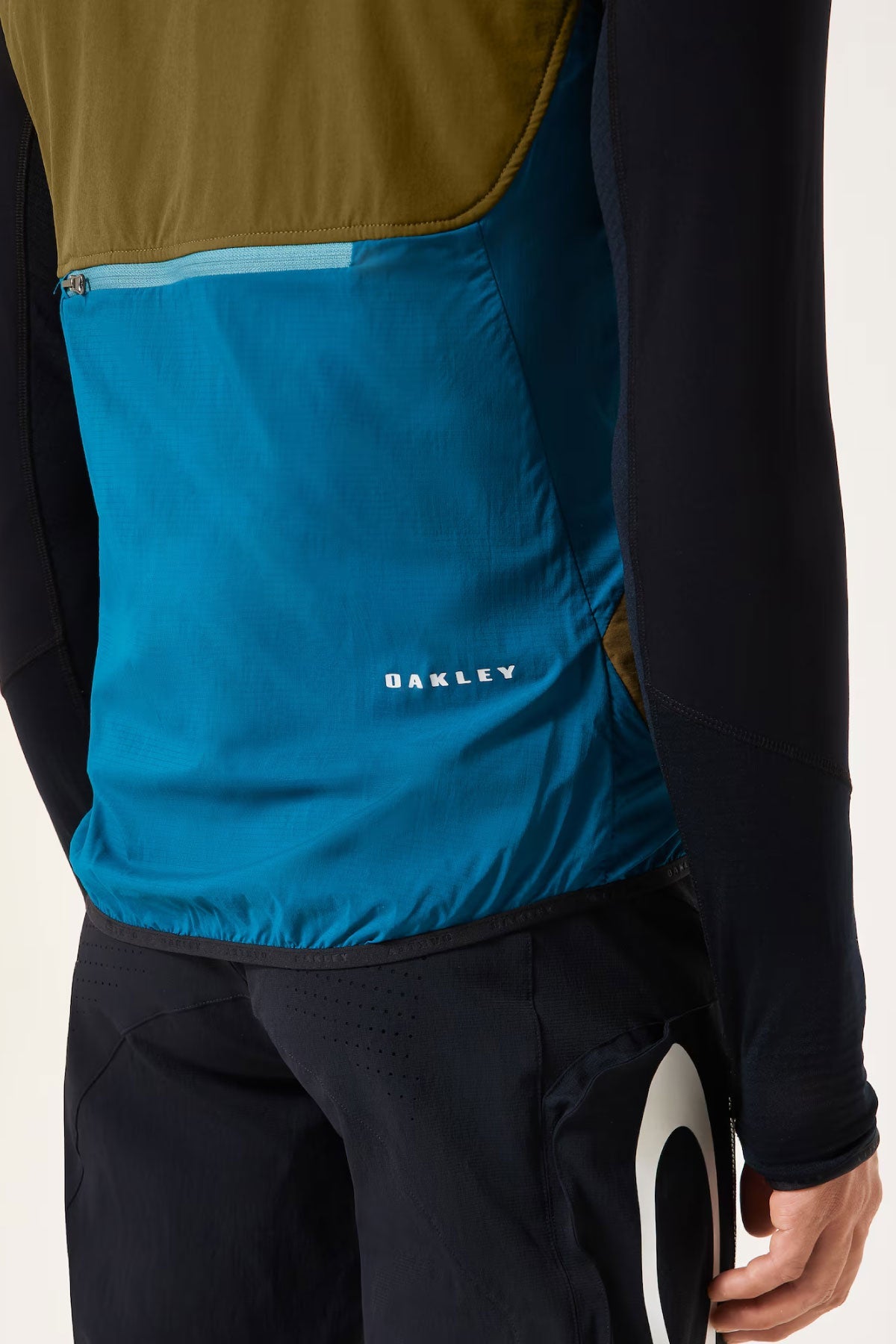 [INVITED] [OAKLEY] ELEMENTS ALPHA VEST ARMY GREEN/NEW BALSAM