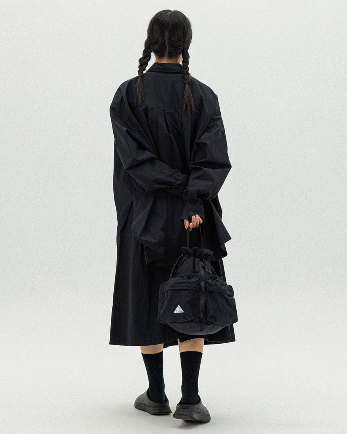 VERT ONE-SIZE [FOUND POCKET] CLOVER BUCKET BAG BLACK