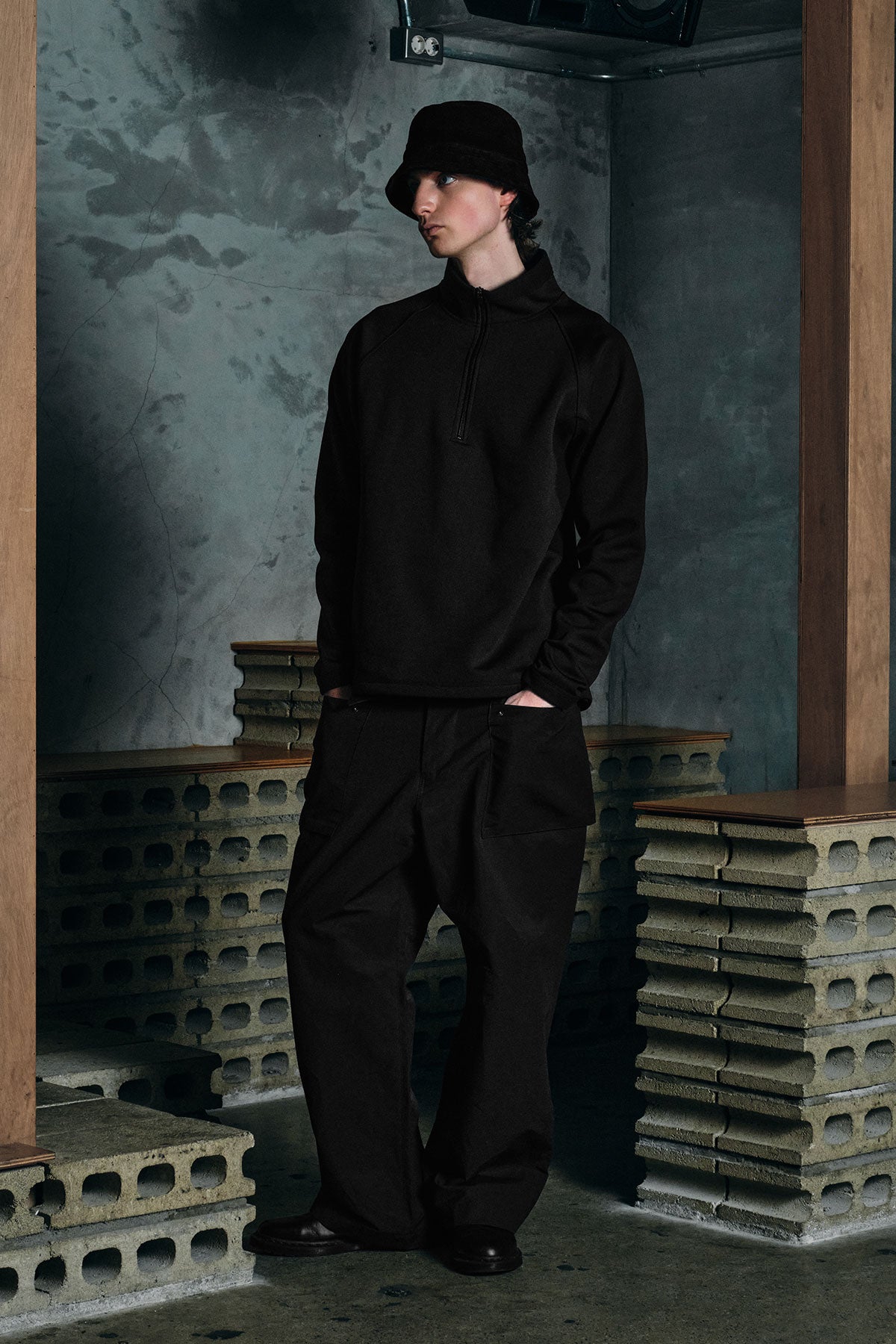 VERT ONE-SIZE [FOUND POCKET] RIDGE CORDUROY BUCKET HAT LIGHT BLACK