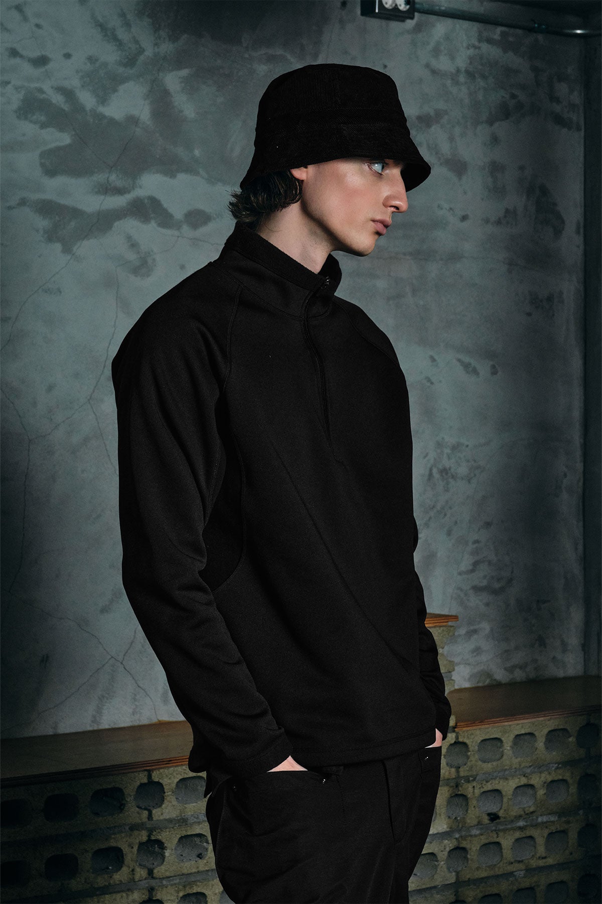 VERT ONE-SIZE [FOUND POCKET] RIDGE CORDUROY BUCKET HAT LIGHT BLACK