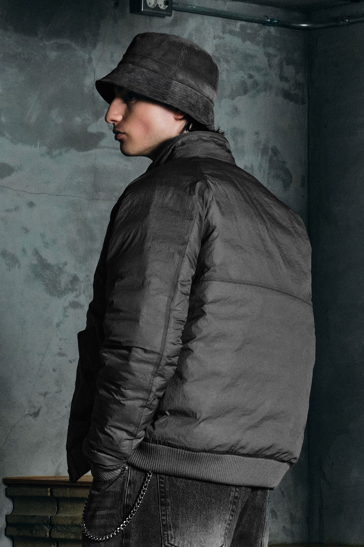 VERT ONE-SIZE [FOUND POCKET] RIDGE CORDUROY BUCKET HAT LIGHT GREY