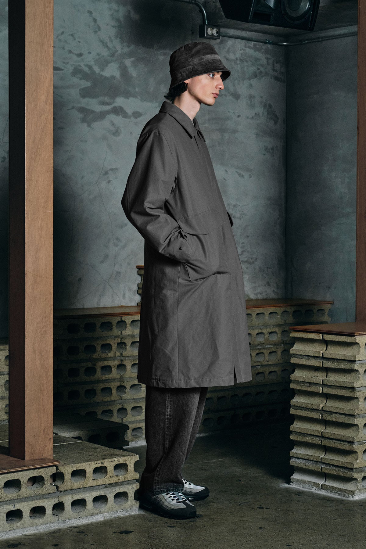 VERT ONE-SIZE [FOUND POCKET] RIDGE CORDUROY BUCKET HAT LIGHT GREY