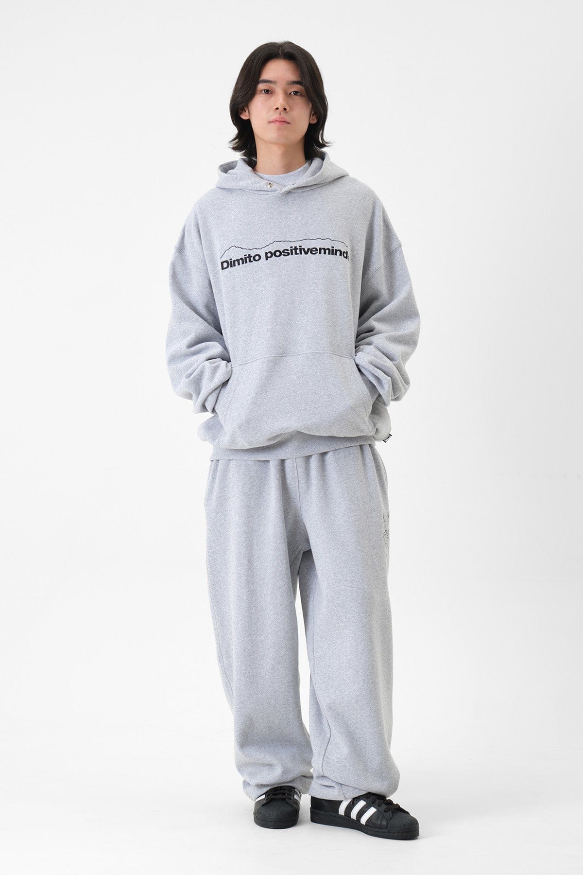 [INVITED] PLAY SWEATPANTS HEATHER GREY
