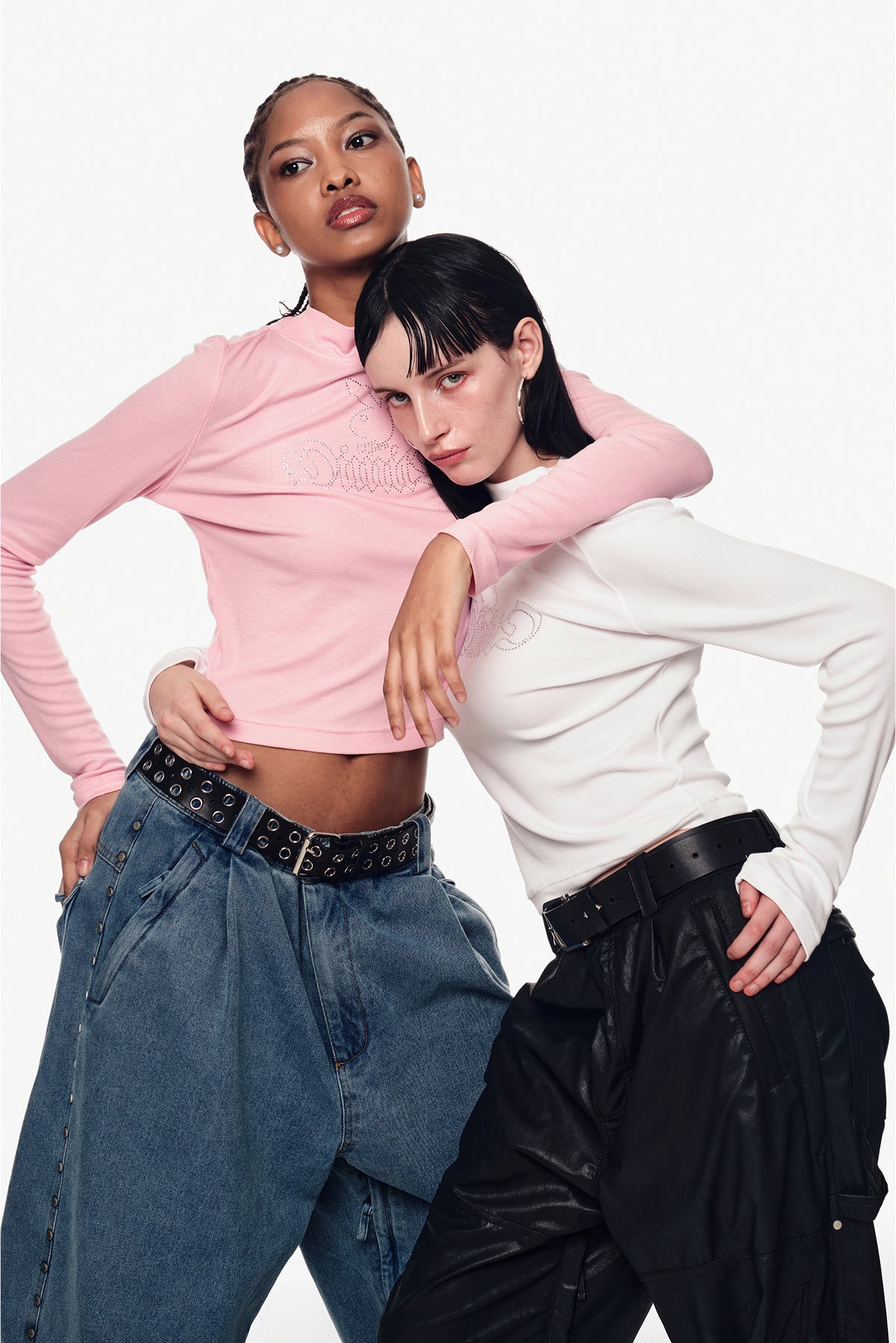 VERT [PLAYBOY x DIMITO] BUNNY CHARMSTONE NECK TOP WHITE