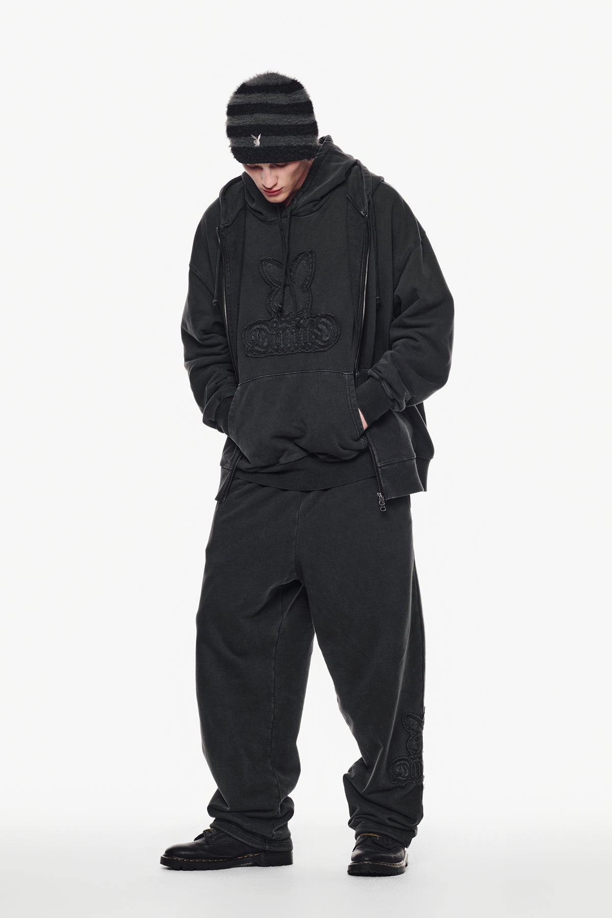 VERT [PLAYBOY x DIMITO] BUNNY SWEATPANTS WASHED BLACK