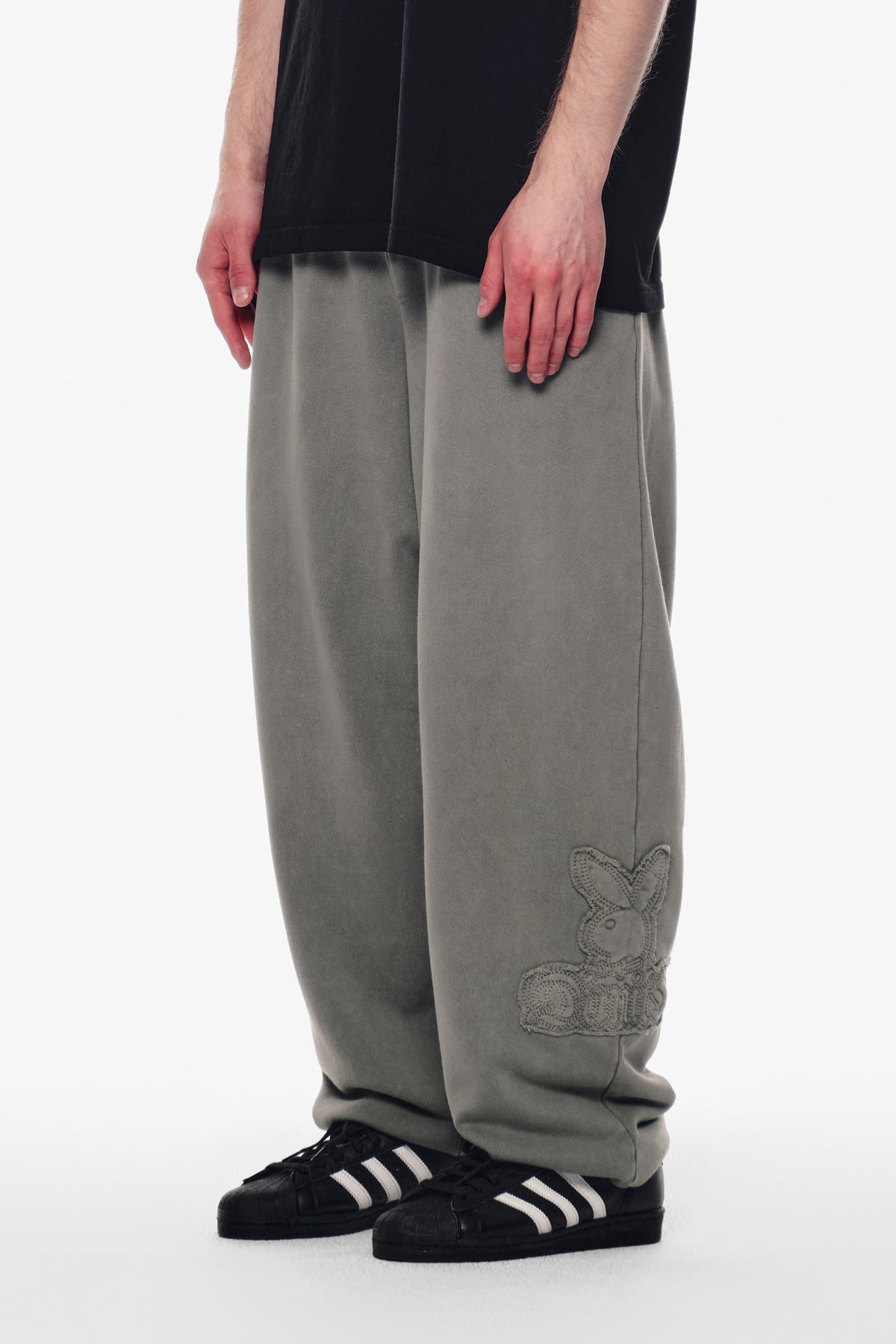 VERT [PLAYBOY x DIMITO] BUNNY SWEATPANTS WASHED GREY
