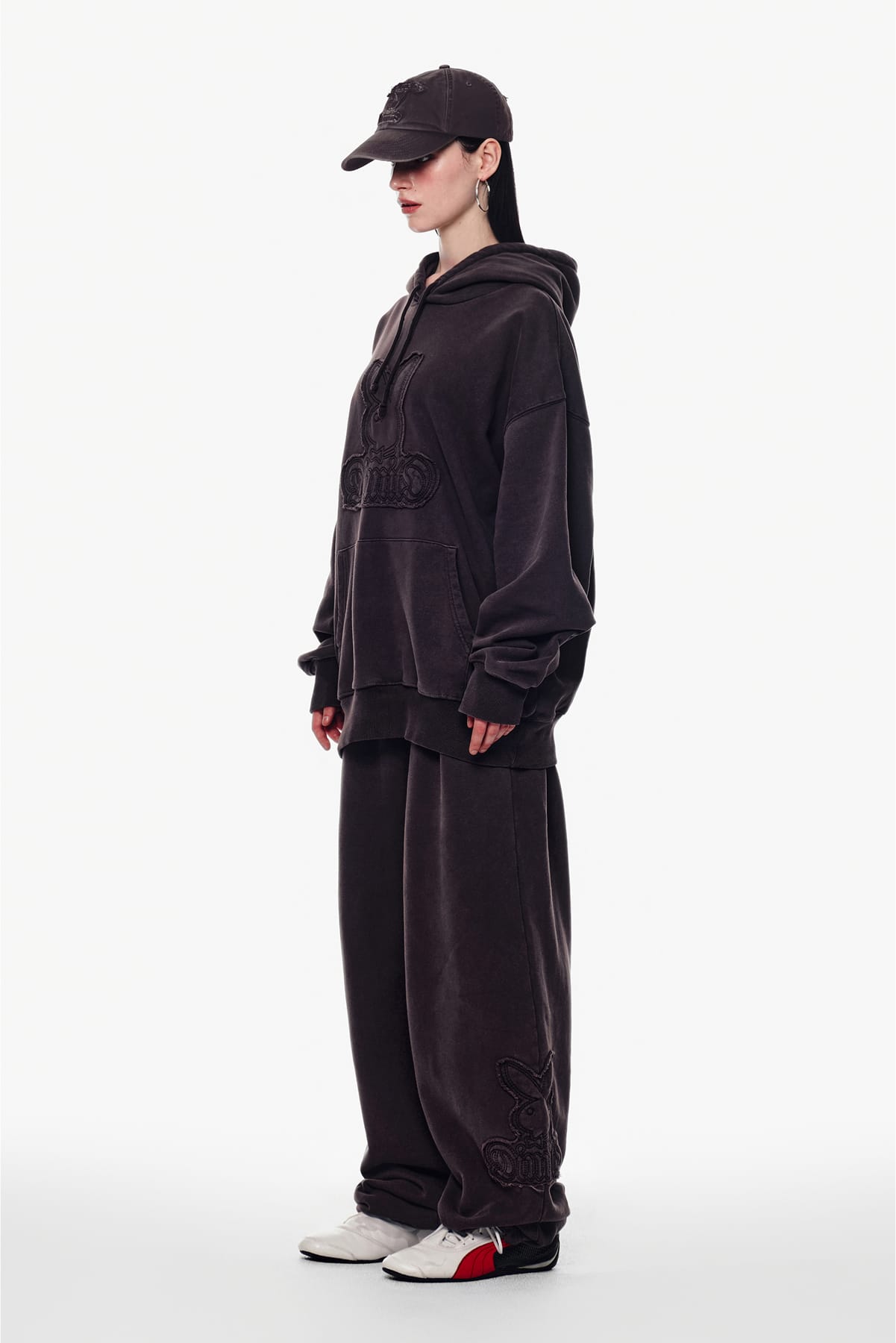 [INVITED] [PLAYBOY x DIMITO] BUNNY SWEATPANTS WASHED WINE