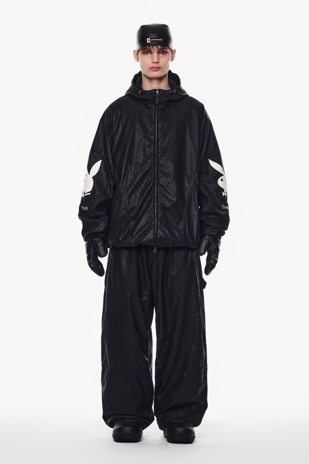 VERT [PLAYBOY x DIMITO] CARPENTER FAUX LEATHER PANTS (WIDE FIT LV.2) BLACK