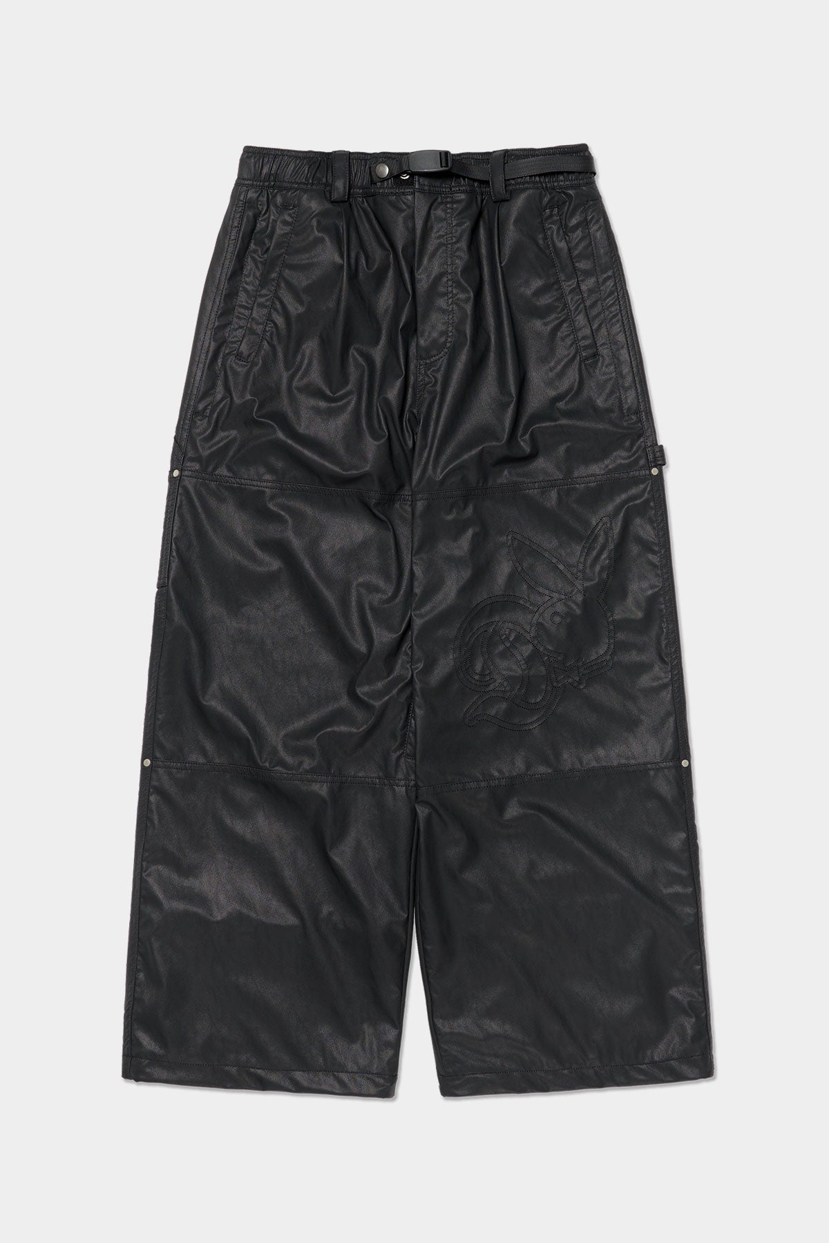 VERT [PLAYBOY x DIMITO] CARPENTER FAUX LEATHER PANTS (WIDE FIT LV.2) BLACK