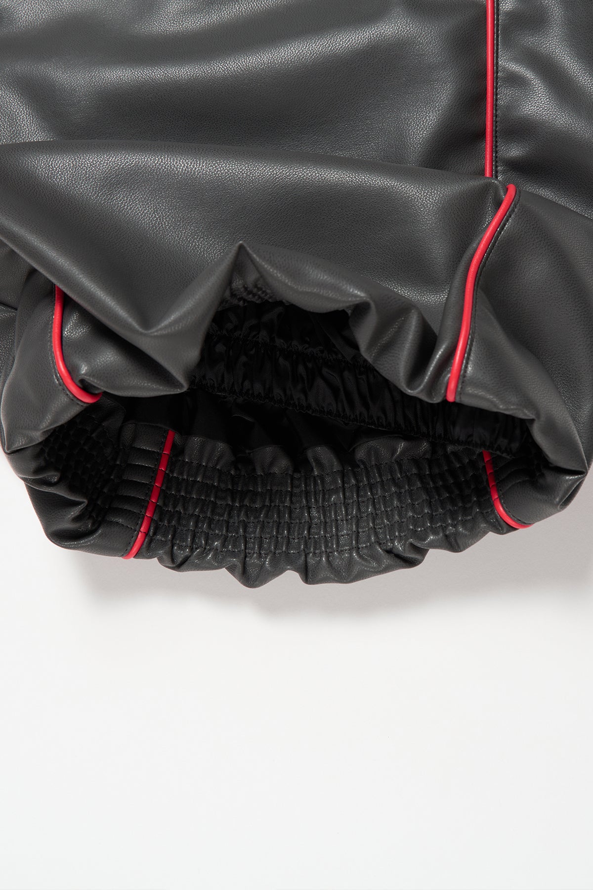 VERT [PLAYBOY x DIMITO] PIPING BANDED FAUX LEATHER PANTS (WIDE FIT LV.2) CEMENT GREY