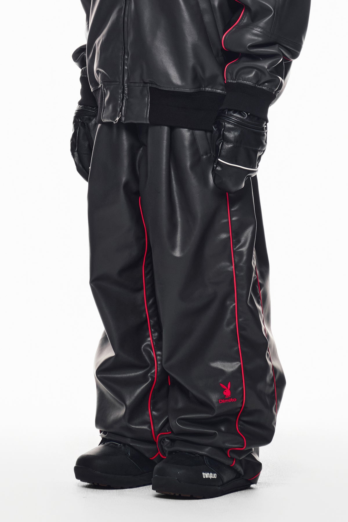 VERT [PLAYBOY x DIMITO] PIPING BANDED FAUX LEATHER PANTS (WIDE FIT LV.2) CEMENT GREY