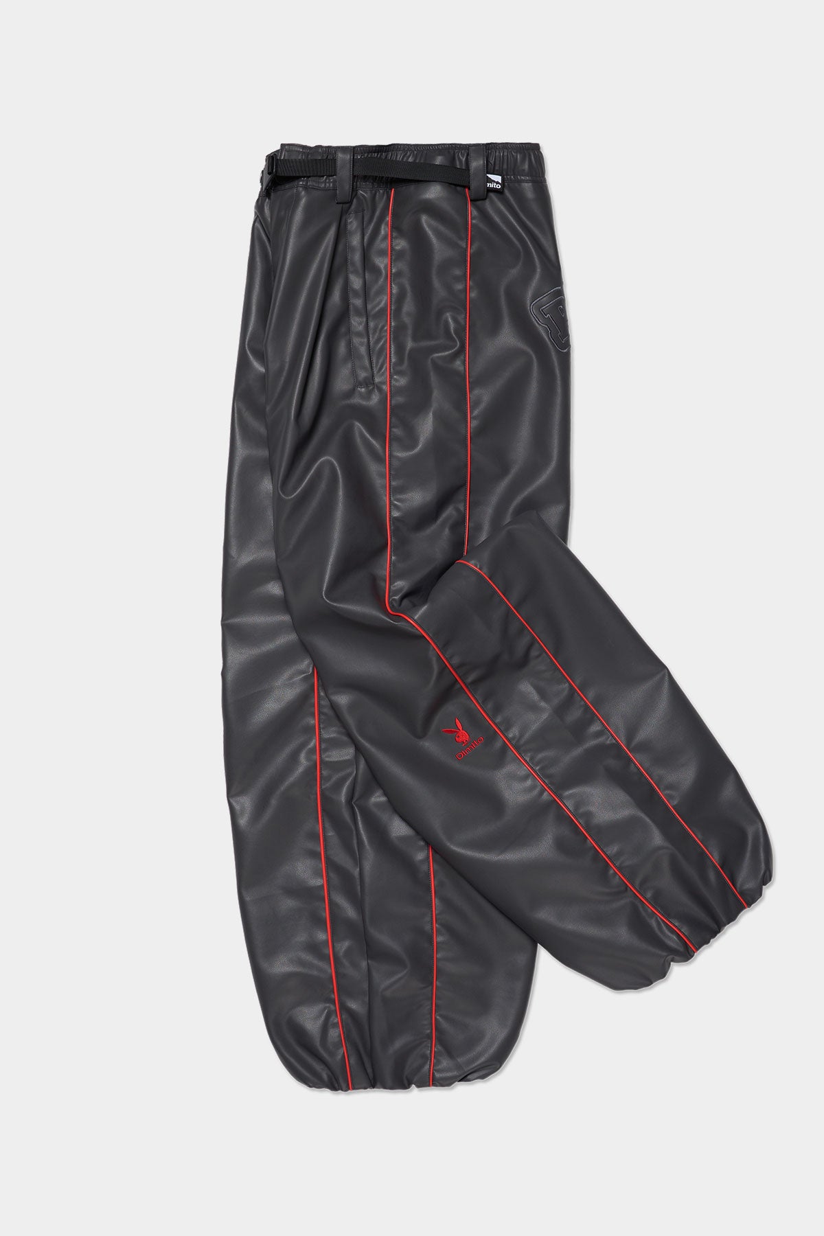 VERT [PLAYBOY x DIMITO] PIPING BANDED FAUX LEATHER PANTS (WIDE FIT LV.2) CEMENT GREY