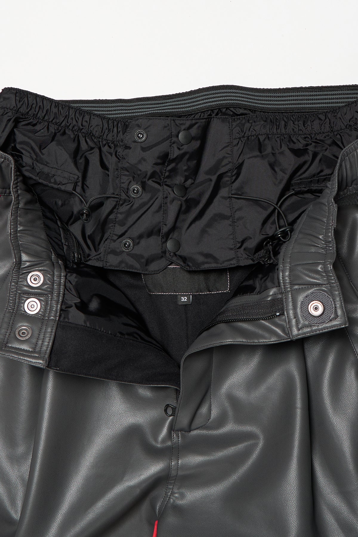 VERT [PLAYBOY x DIMITO] PIPING BANDED FAUX LEATHER PANTS (WIDE FIT LV.2) WHITE