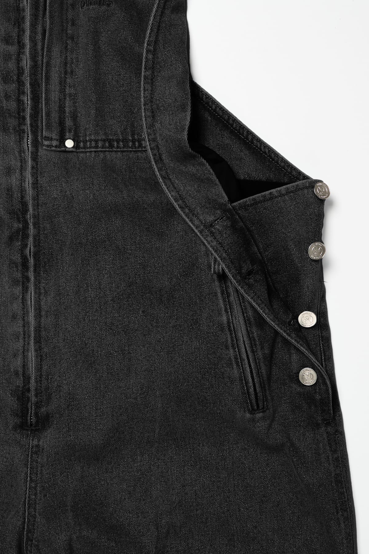 [INVITED] [PLAYBOY x DIMITO] STITCHED TRUCKER BIB DENIM PANTS (WIDE FIT LV.1) WASHED BLACK