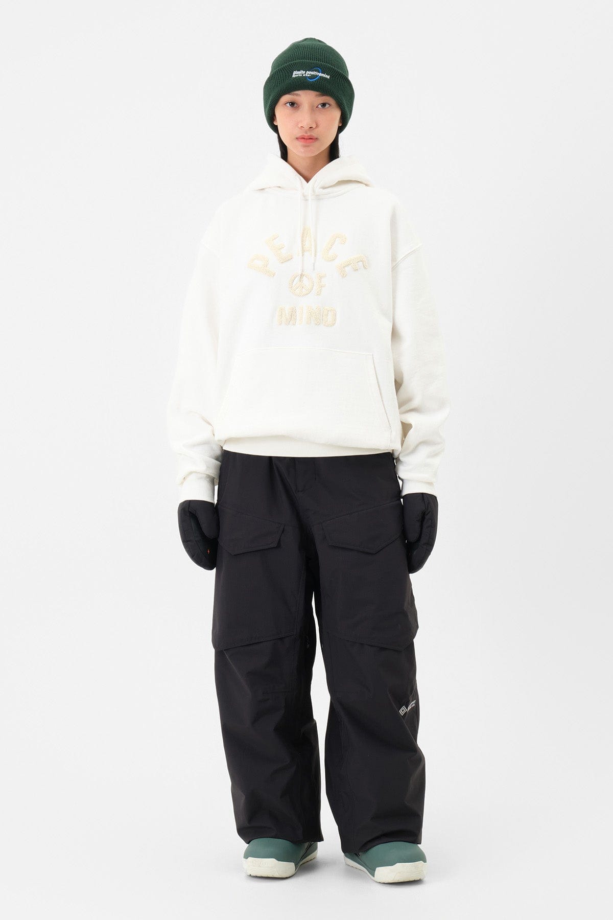 [INVITED] POM HOODIE WHITE