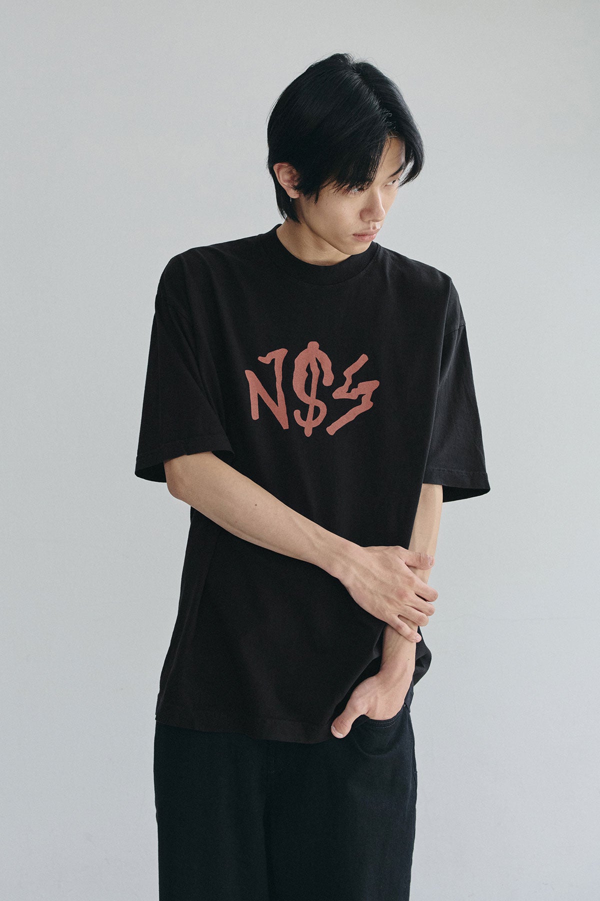 VERT POWERED BY NSS SSV GD 6.5OZ TEE BLACK (Available on 26.05.07)