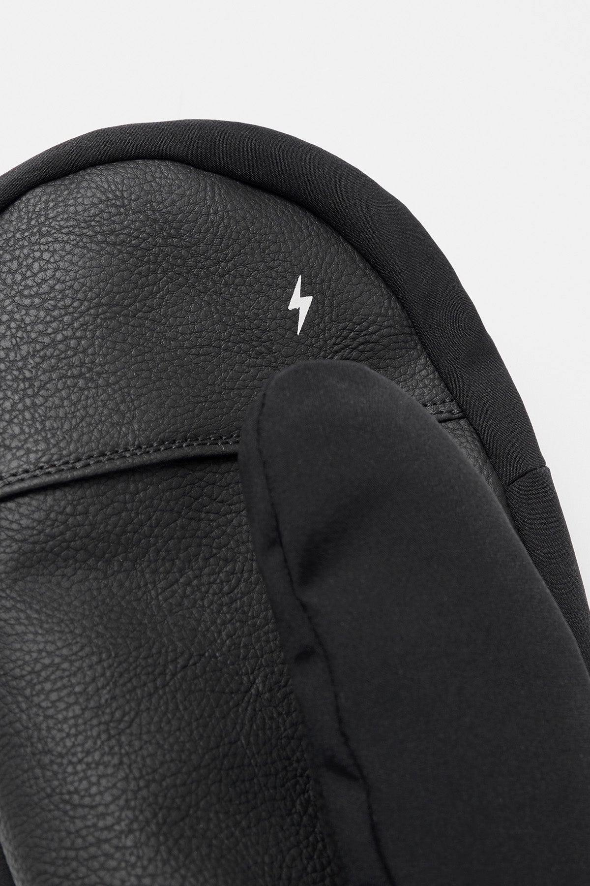 [INVITED] REFLECTIVE CROSS BAND MITTEN BLACK