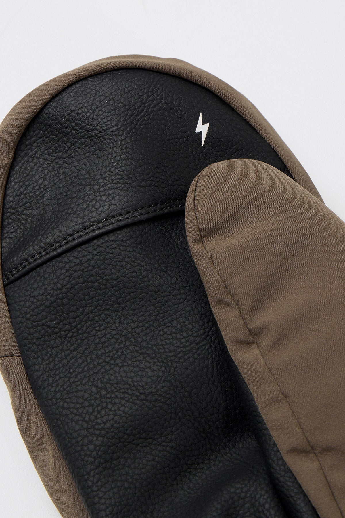 VERT REFLECTIVE CROSS BAND MITTEN MUD