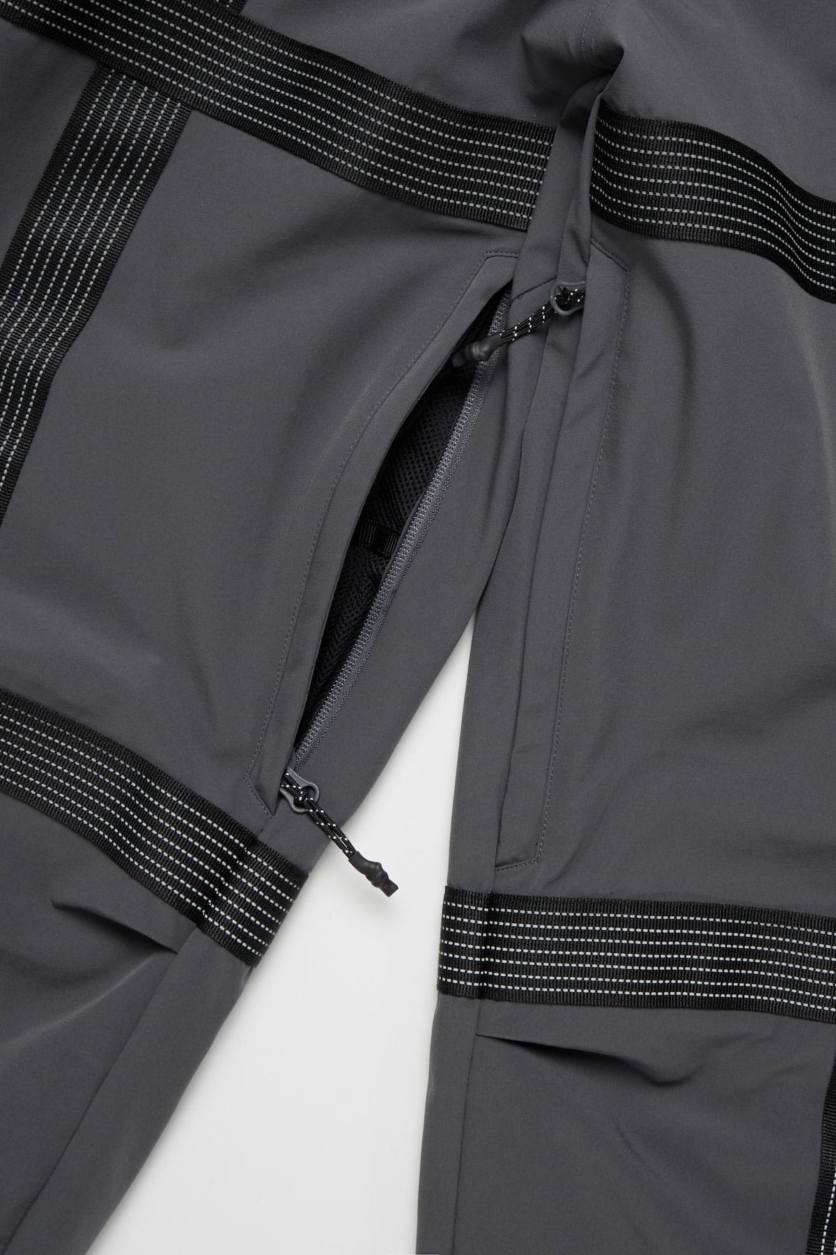 [INVITED] REFLECTIVE LINE BANDED PANTS (WIDE FIT LV.2) COOL GREY