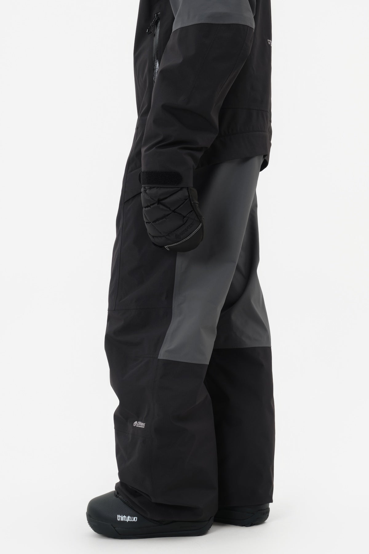 [INVITED] STEADY 2L JUMPSUIT BLACK