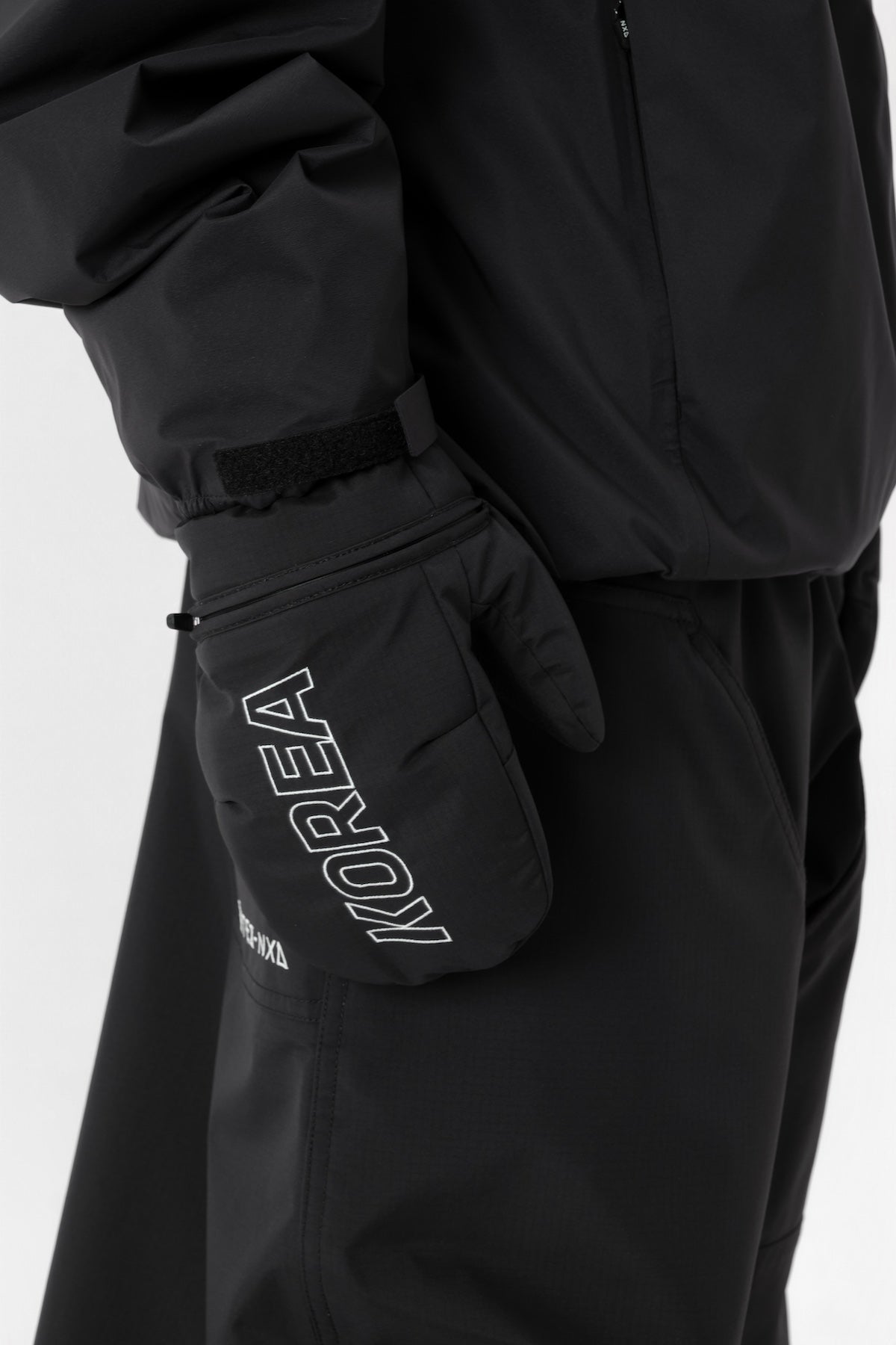[INVITED] TEAM KOREA REPLICA 25 EASY OPEN MITTEN BLACK