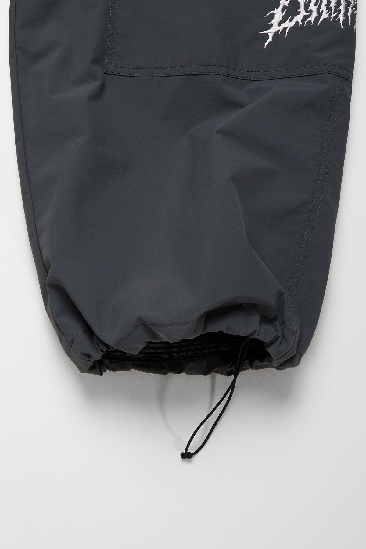 VERT VOLT CARGO BIG PANTS (WIDE FIT LV.1) LEO WHITE