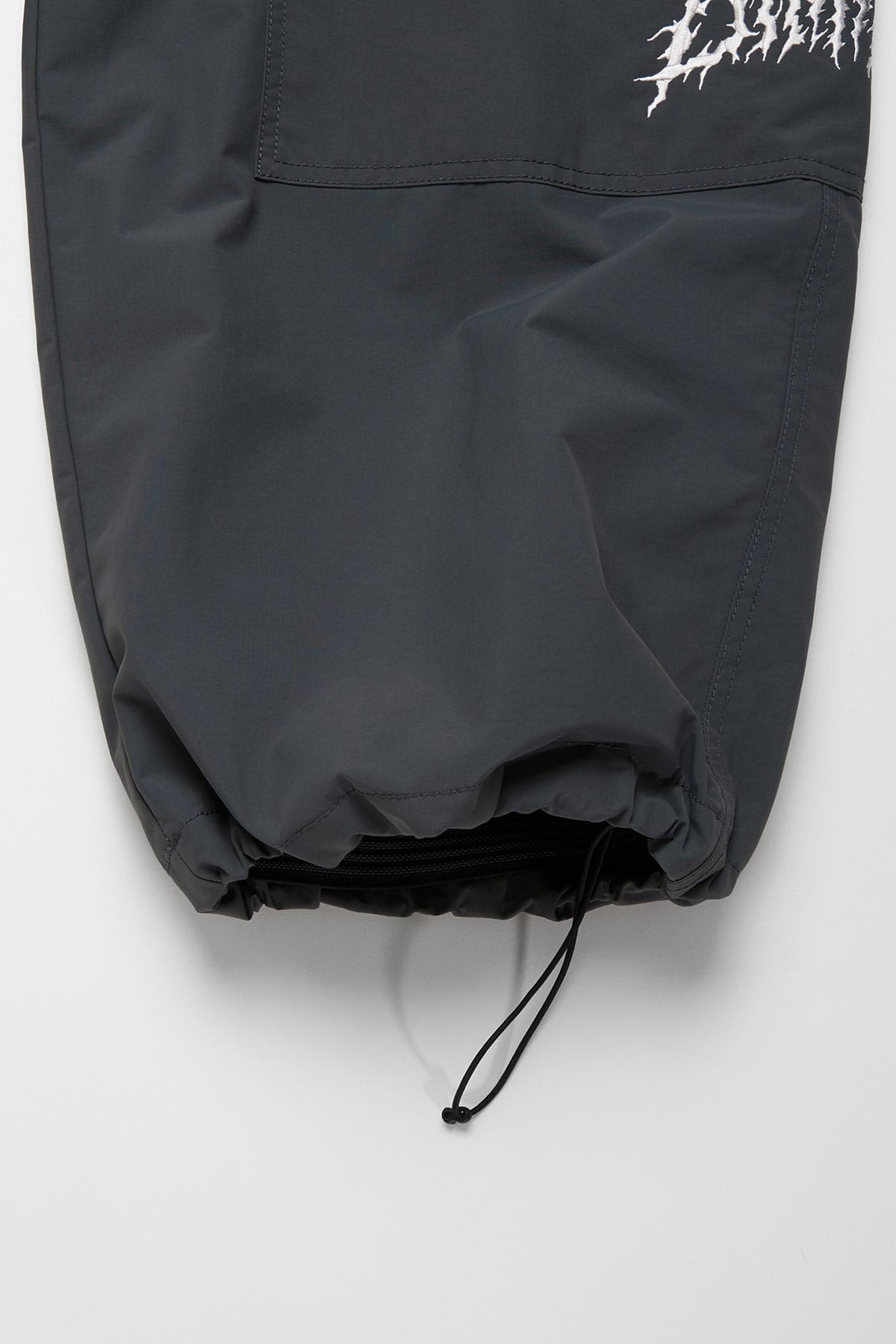 [INVITED] VOLT CARGO BIG PANTS (WIDE FIT LV.1) WHITE
