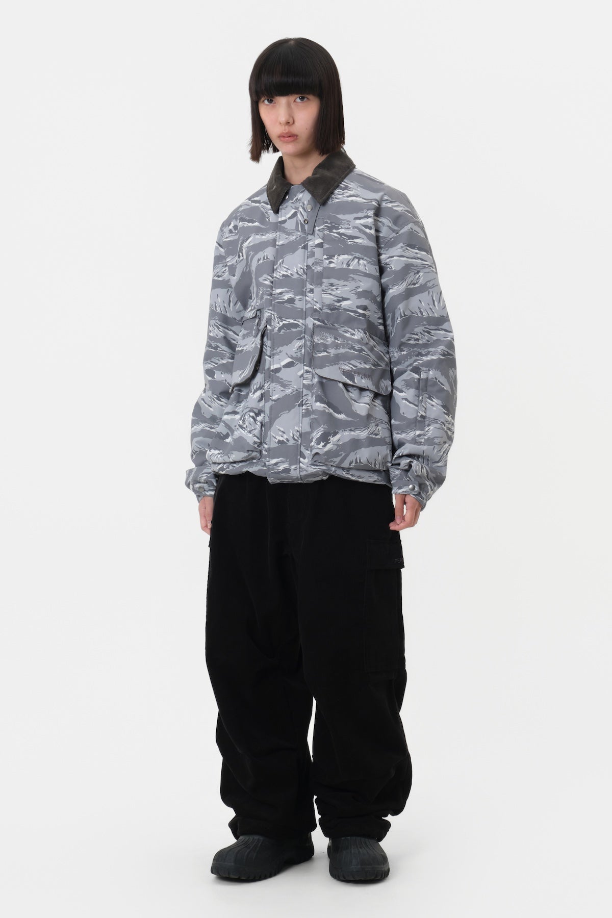 [INVITED] VTX CORDUROY CARGO PANTS (RELAXED FIT) BLACK