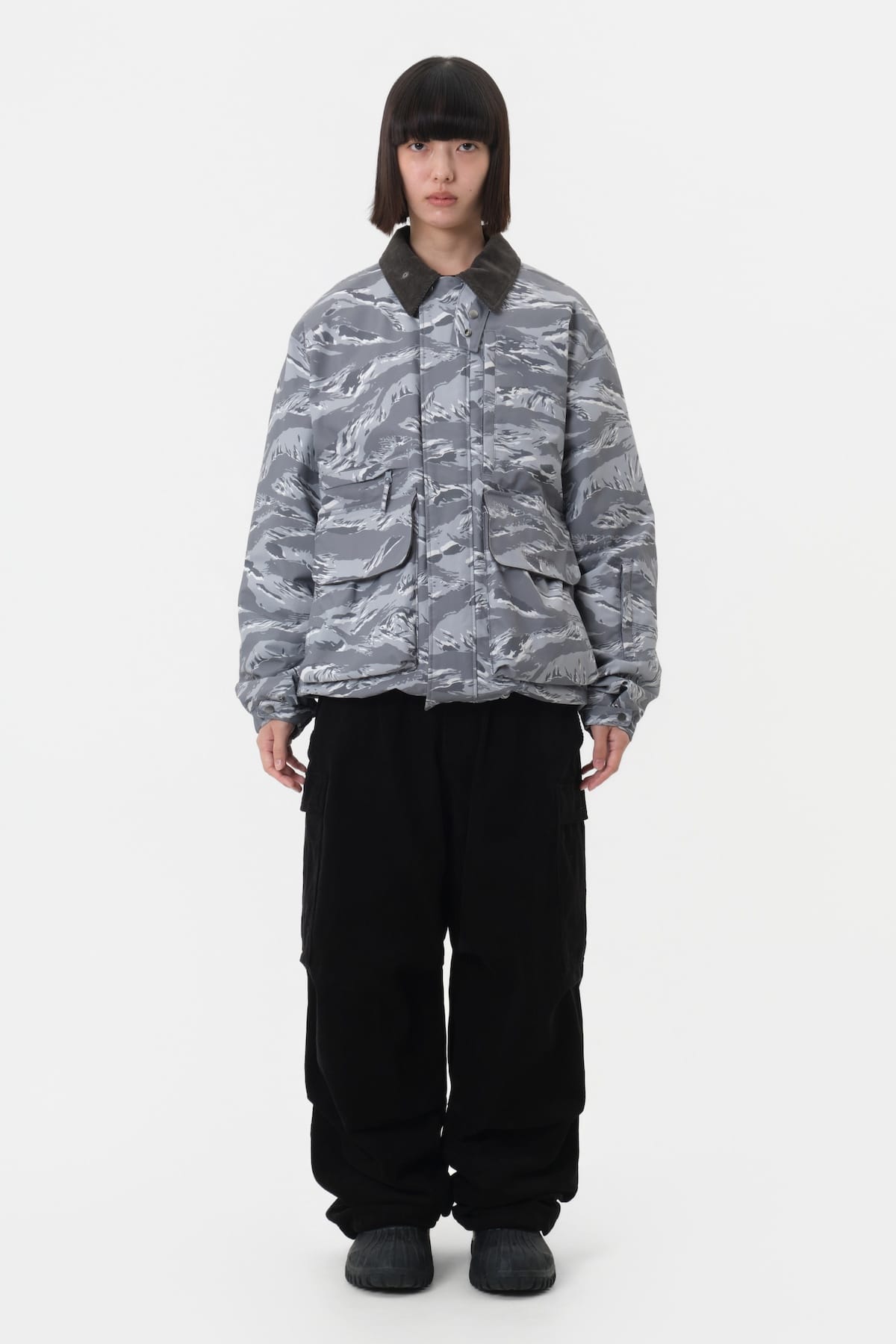 [INVITED] VTX CORDUROY CARGO PANTS (RELAXED FIT) BLACK