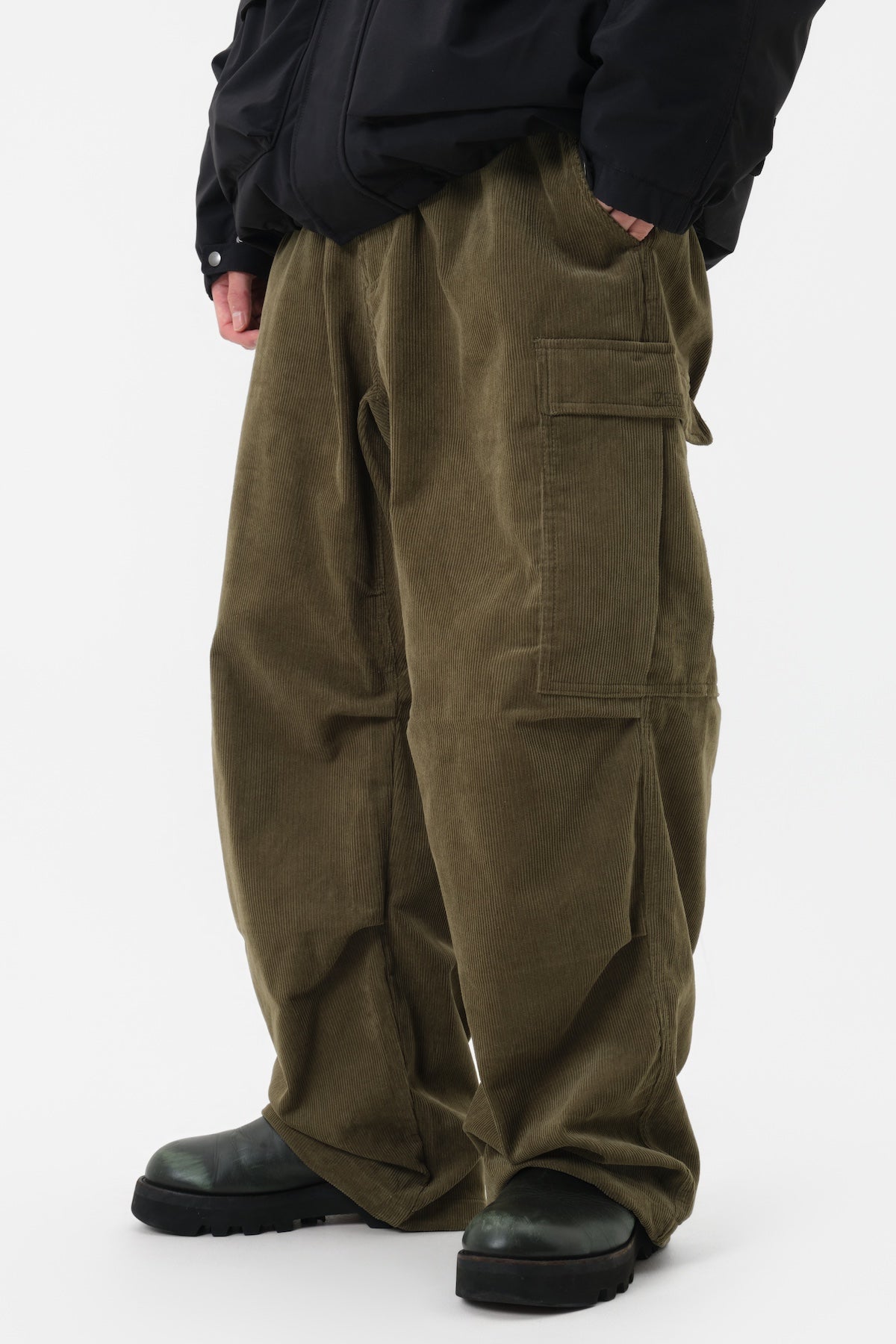 [INVITED] VTX CORDUROY CARGO PANTS (RELAXED FIT) KHAKI